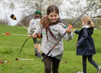 Meisje-archery-tag-kiderbogen